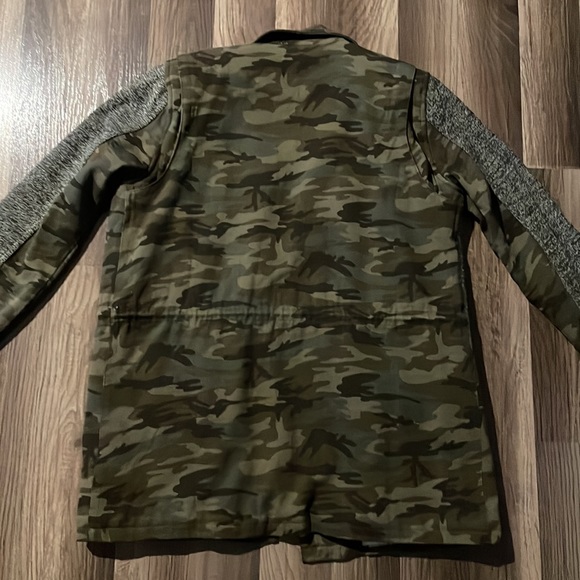 Women’s Jacket - Picture 2 of 3